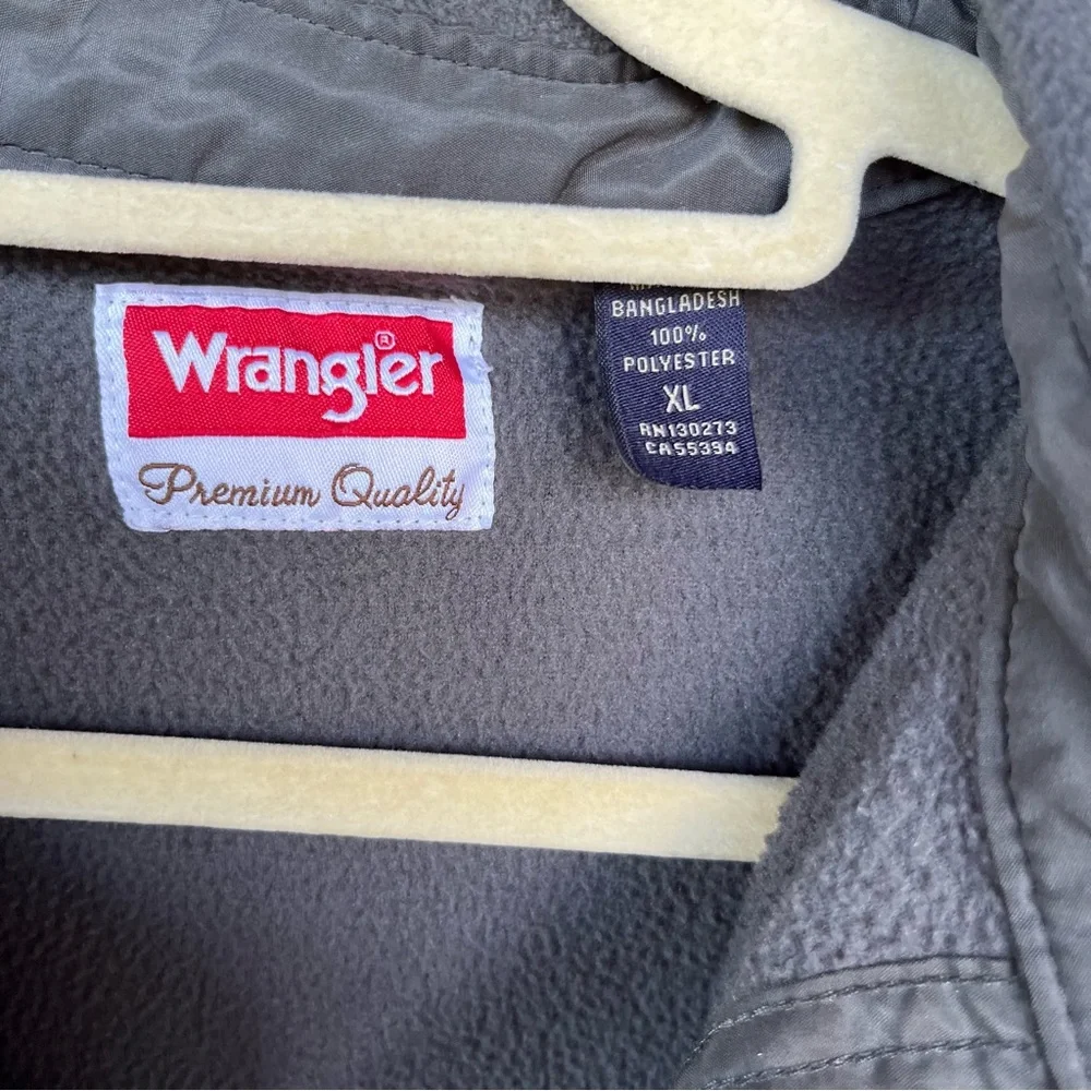 Wrangler Men's Charcoal Button Down Shirt - Picture 3 of 7